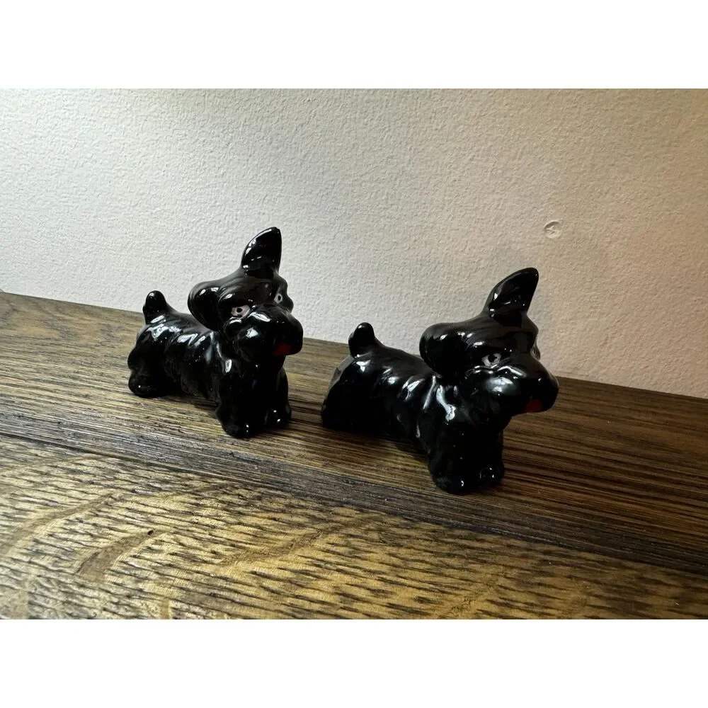 2 vintage ceramic scottie dogs, Scottish terriers
